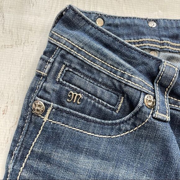 Miss Me fleur de lis pocket detailed crops Sz 28 - Picture 2 of 8